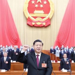 十四届全国人大一次会议10日上午选举习近平为中华人民共和国主席、中华人民共和国中央军事委员会主席。