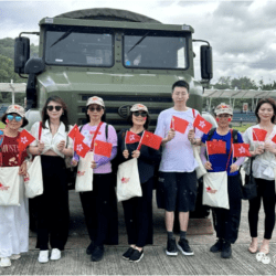 香港山東僑界聯合會青委會參加駐港部隊昂船洲軍營開放日活動